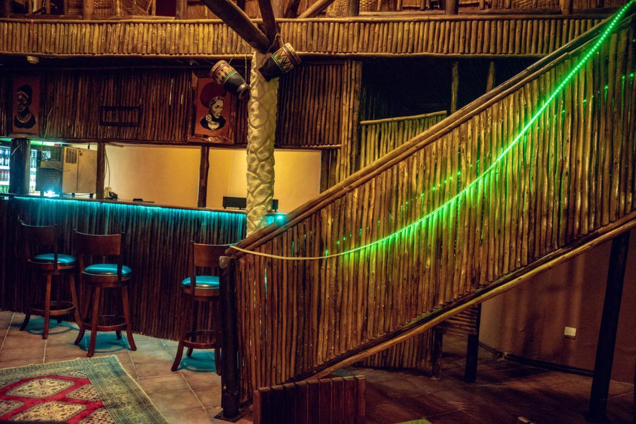 African Home Hotel Габороне Екстер'єр фото