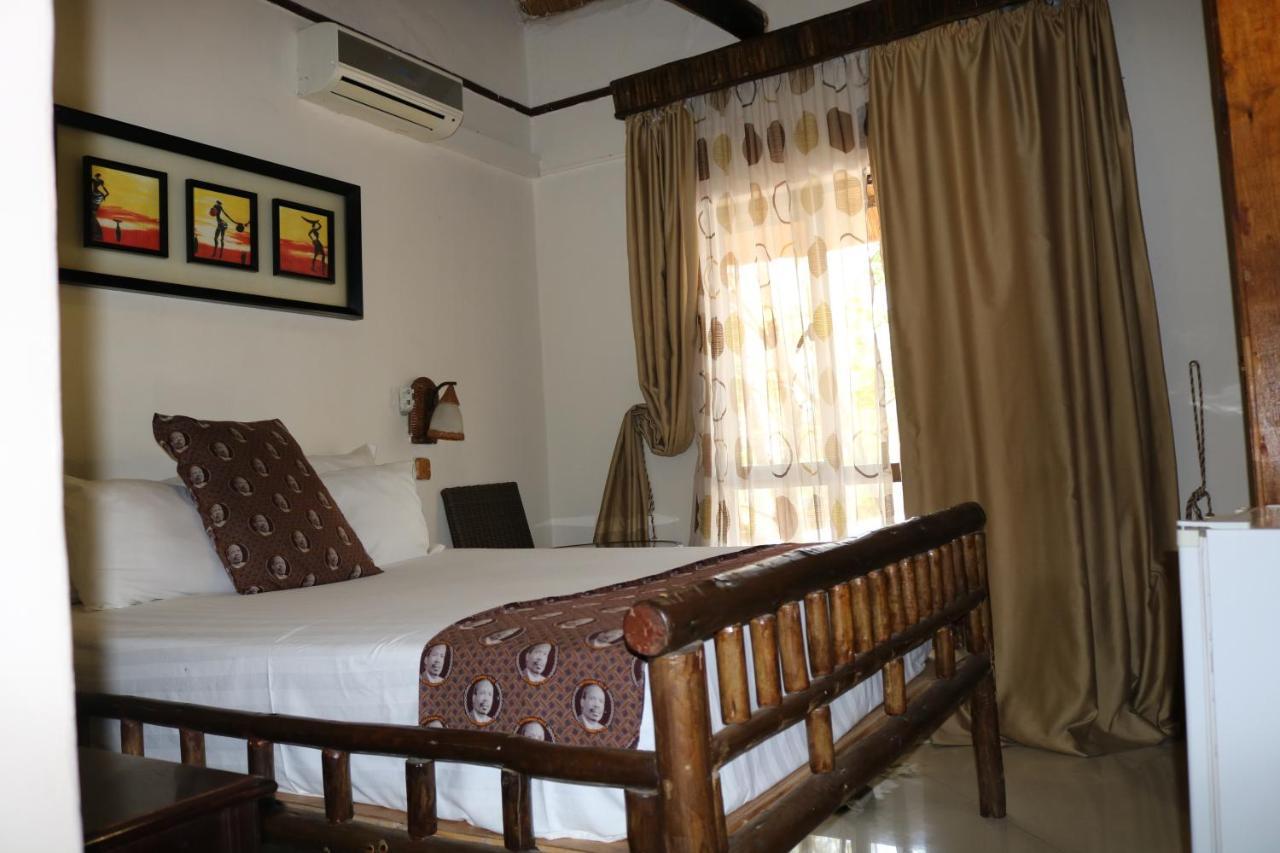 African Home Hotel Габороне Екстер'єр фото