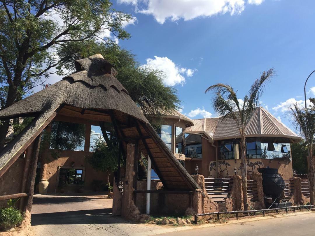African Home Hotel Габороне Екстер'єр фото