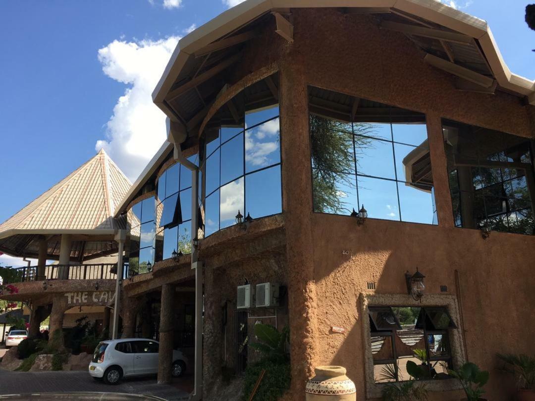 African Home Hotel Габороне Екстер'єр фото